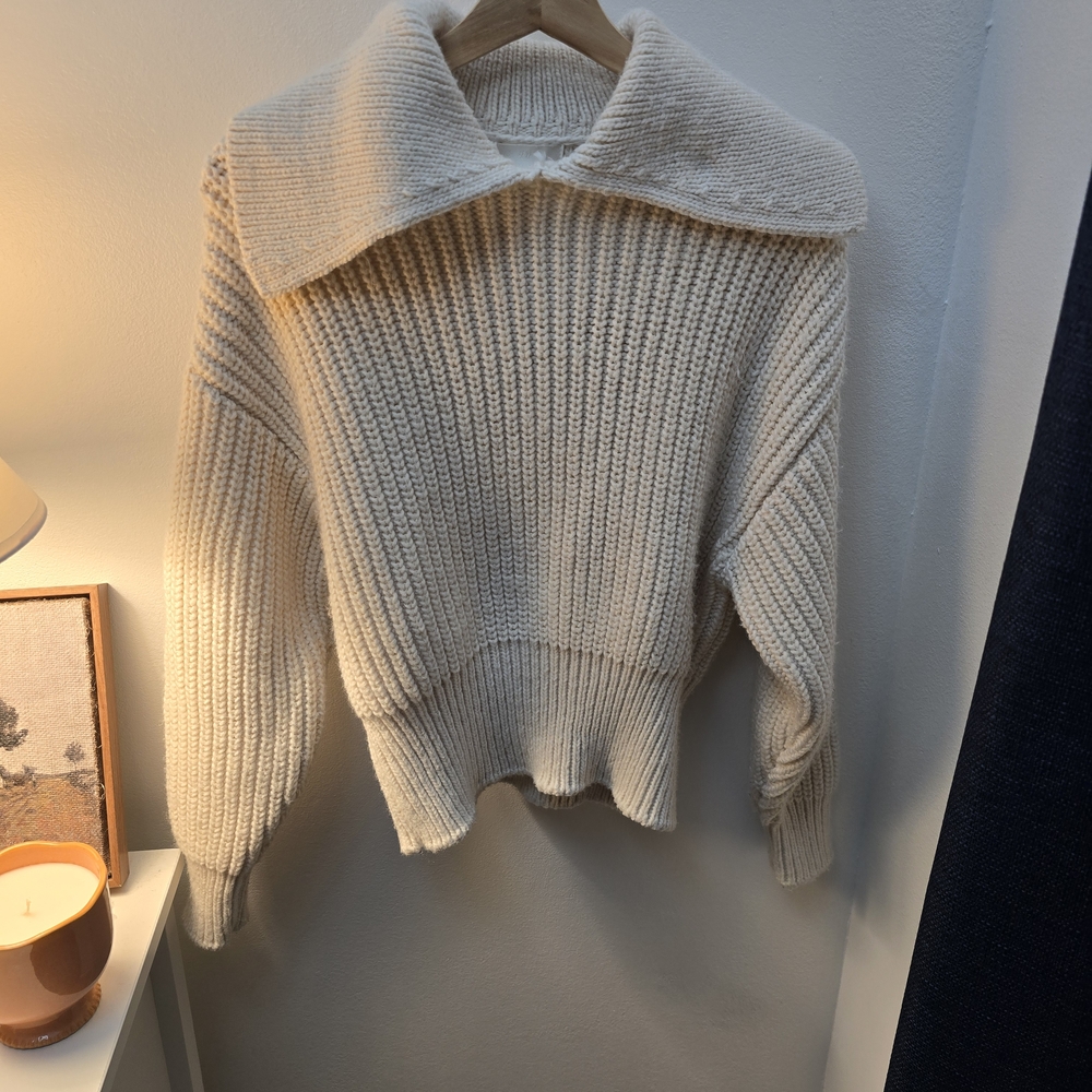 Women's H&M collared sweater in a cream color with a ribbed knit Size XS